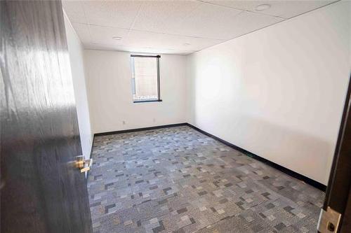 387 Broadway Ave, Winnipeg, MB 