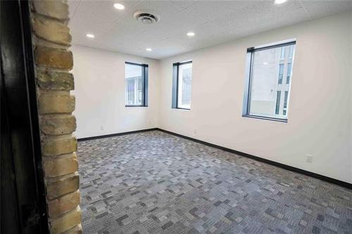 387 Broadway Ave, Winnipeg, MB 