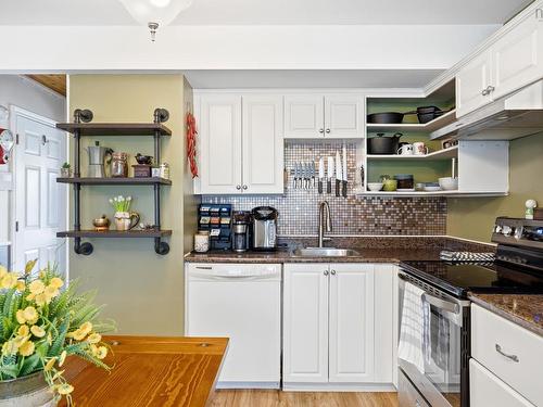 103 Bromley Road, Halifax, NS - Indoor Photo Showing Kitchen
