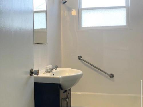 6 Mclean Street, Truro, NS - Indoor Photo Showing Bathroom