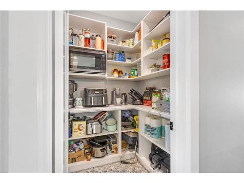 116 Brighton Place, Chatham, ON - Indoor With Storage