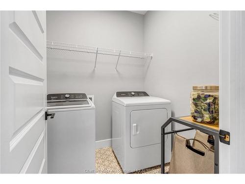 116 Brighton Place, Chatham, ON - Indoor Photo Showing Laundry Room