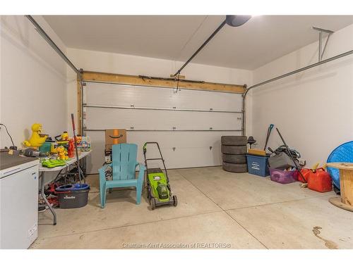 116 Brighton Place, Chatham, ON - Indoor Photo Showing Garage