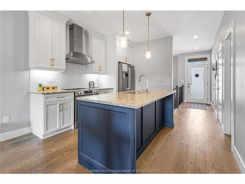 116 Brighton Place, Chatham, ON - Indoor Photo Showing Kitchen With Upgraded Kitchen