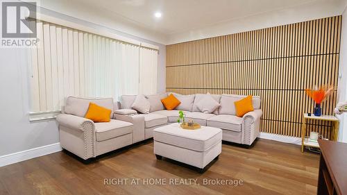 82 Normanhurst Avenue, Hamilton, ON - Indoor Photo Showing Living Room