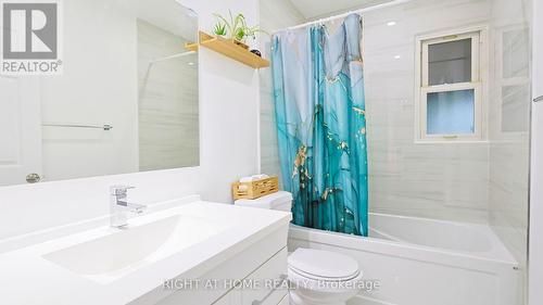 82 Normanhurst Avenue, Hamilton, ON - Indoor Photo Showing Bathroom
