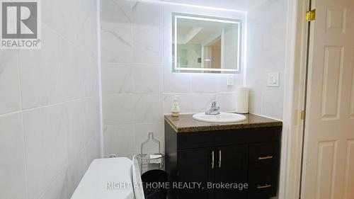 82 Normanhurst Avenue, Hamilton, ON - Indoor Photo Showing Bathroom