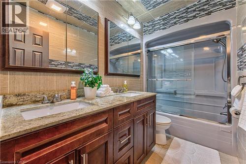 Double vanity featuring undermount sinks and granite countertops - 2560 Palisander Avenue, Mississauga, ON - Indoor Photo Showing Bathroom