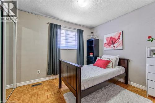 2560 Palisander Avenue, Mississauga, ON - Indoor Photo Showing Bedroom