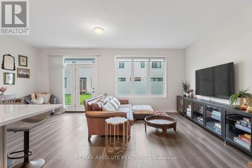 235 Billrian Crescent, Ottawa, ON - Indoor Photo Showing Living Room