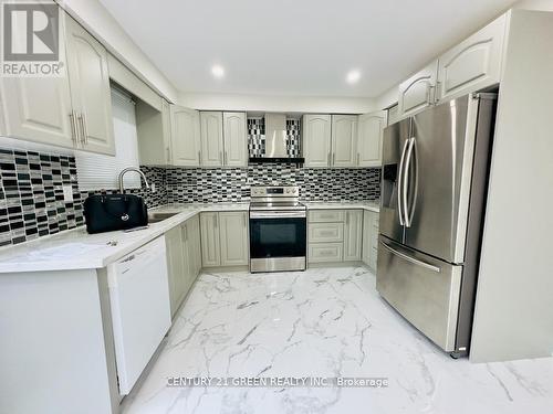 24 Sullivan Drive, Ajax, ON - Indoor Photo Showing Kitchen With Upgraded Kitchen