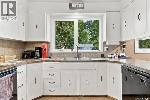 2309 Easthill, Saskatoon, SK - Indoor Photo Showing Kitchen With Double Sink