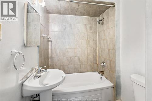 691 Randolph, Windsor, ON - Indoor Photo Showing Bathroom