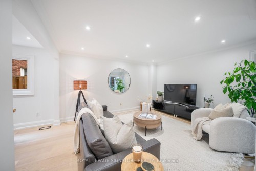 4194 Trellis Crescent, Mississauga, ON - Indoor Photo Showing Living Room