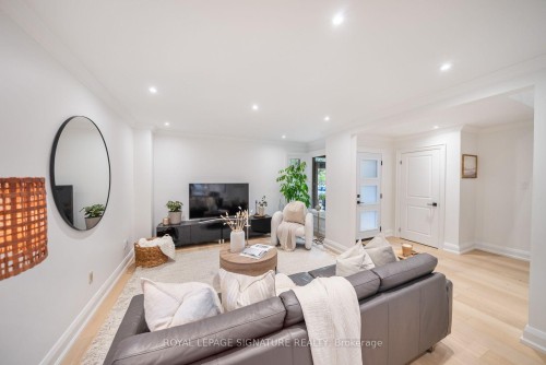 4194 Trellis Crescent, Mississauga, ON - Indoor Photo Showing Living Room