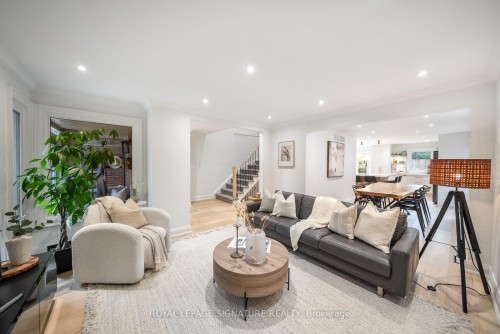 4194 Trellis Crescent, Mississauga, ON - Indoor Photo Showing Living Room