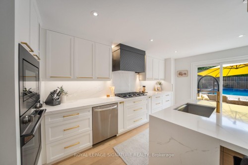4194 Trellis Crescent, Mississauga, ON - Indoor Photo Showing Kitchen With Stainless Steel Kitchen With Upgraded Kitchen