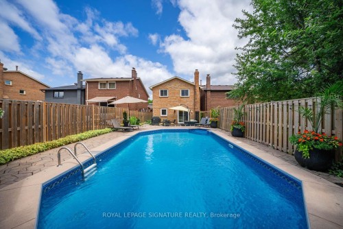 4194 Trellis Crescent, Mississauga, ON - Outdoor With In Ground Pool With Backyard With Exterior