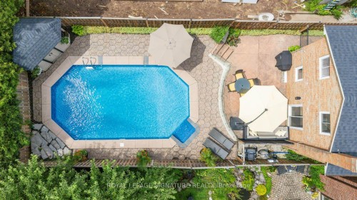 4194 Trellis Crescent, Mississauga, ON - Outdoor With In Ground Pool