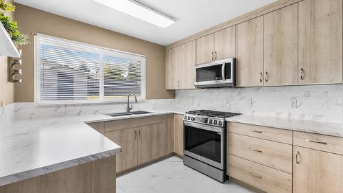1244 Larch  S Drive, Cranbrook, BC - Indoor Photo Showing Kitchen With Double Sink