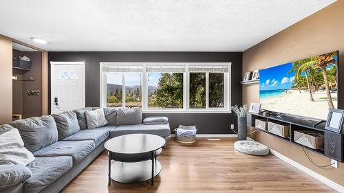 1244 Larch  S Drive, Cranbrook, BC - Indoor Photo Showing Living Room