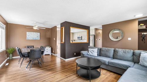 1244 Larch  S Drive, Cranbrook, BC - Indoor Photo Showing Living Room