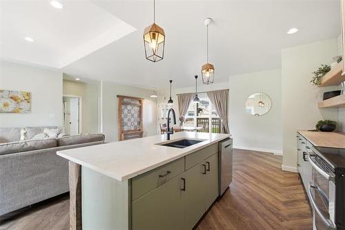 21 Glacier Bay, Steinbach, MB - Indoor Photo Showing Kitchen With Double Sink