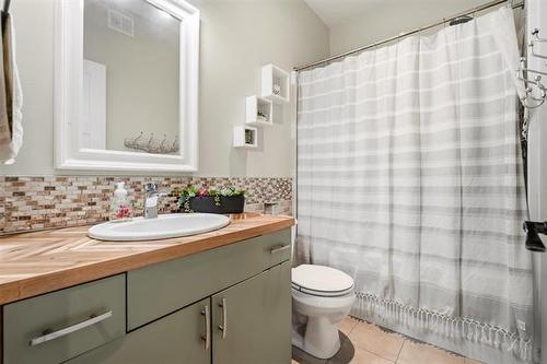 21 Glacier Bay, Steinbach, MB - Indoor Photo Showing Bathroom