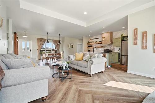 21 Glacier Bay, Steinbach, MB - Indoor Photo Showing Living Room