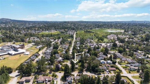 4155 North Rd, Saanich, BC 