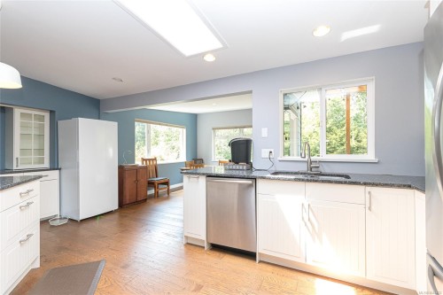 9480 Maryland Dr, Sidney, BC 