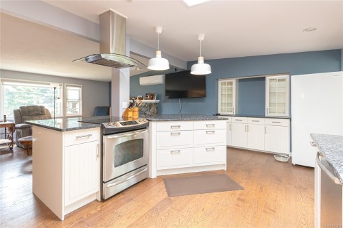 9480 Maryland Dr, Sidney, BC 
