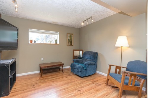 9480 Maryland Dr, Sidney, BC 