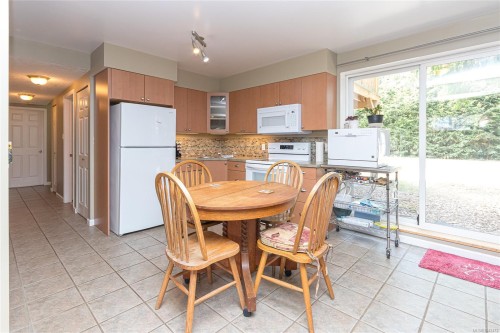 9480 Maryland Dr, Sidney, BC 