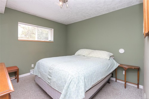 9480 Maryland Dr, Sidney, BC 