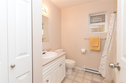 9480 Maryland Dr, Sidney, BC 