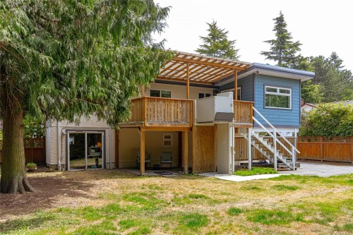 9480 Maryland Dr, Sidney, BC 