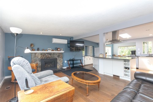9480 Maryland Dr, Sidney, BC 
