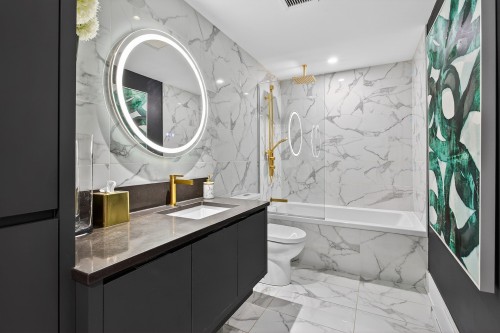 Bathroom - 702-360 Rue Atateken, Montréal (Ville-Marie), QC - Indoor Photo Showing Bathroom