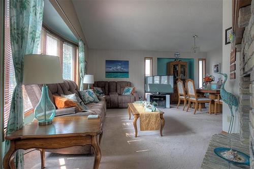 26 Bellemer Dr, Winnipeg, MB - Indoor Photo Showing Living Room