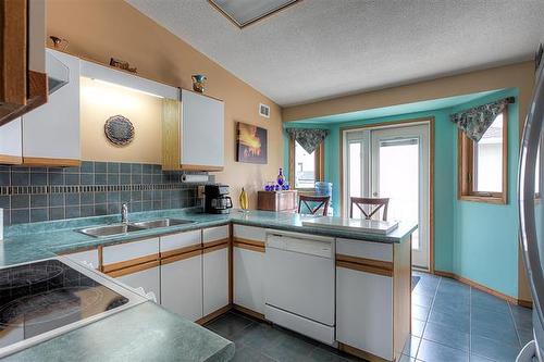 26 Bellemer Dr, Winnipeg, MB - Indoor Photo Showing Kitchen With Double Sink