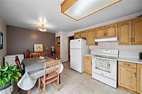 103 Poplynn Dr, Winnipeg, MB - Indoor Photo Showing Kitchen
