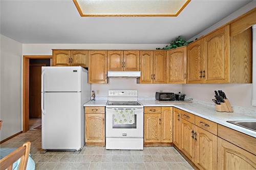 103 Poplynn Dr, Winnipeg, MB - Indoor Photo Showing Kitchen