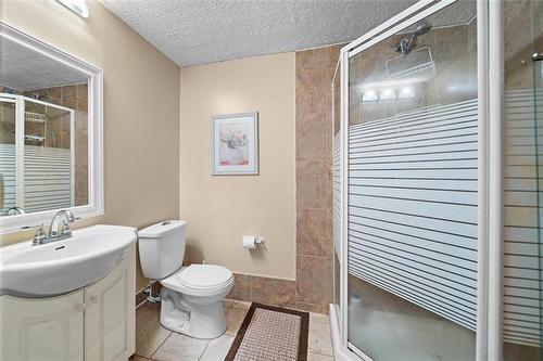 103 Poplynn Dr, Winnipeg, MB - Indoor Photo Showing Bathroom
