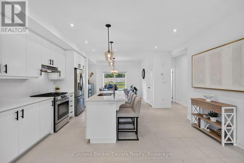 76 Windtree Way, Halton Hills, ON - Indoor Photo Showing Kitchen With Upgraded Kitchen