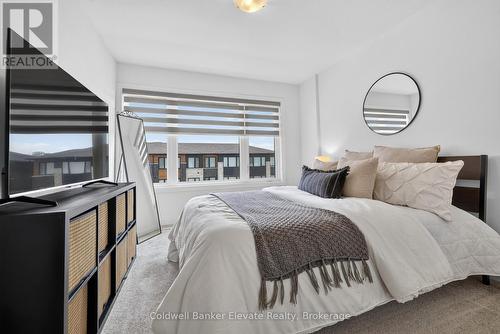 76 Windtree Way, Halton Hills, ON - Indoor Photo Showing Bedroom