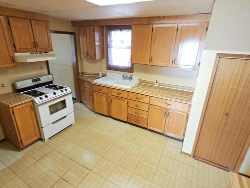 320 Dease Street, Thunder Bay, ON - Indoor Photo Showing Kitchen