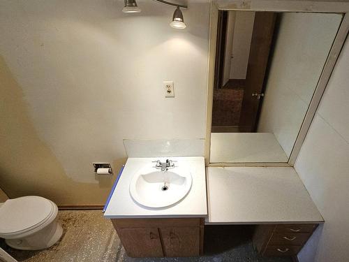 320 Dease Street, Thunder Bay, ON - Indoor Photo Showing Bathroom