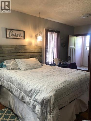 322 5Th Avenue E, Canora, SK - Indoor Photo Showing Bedroom