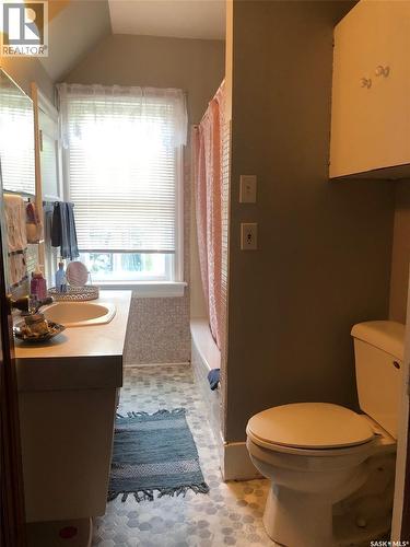 322 5Th Avenue E, Canora, SK - Indoor Photo Showing Bathroom
